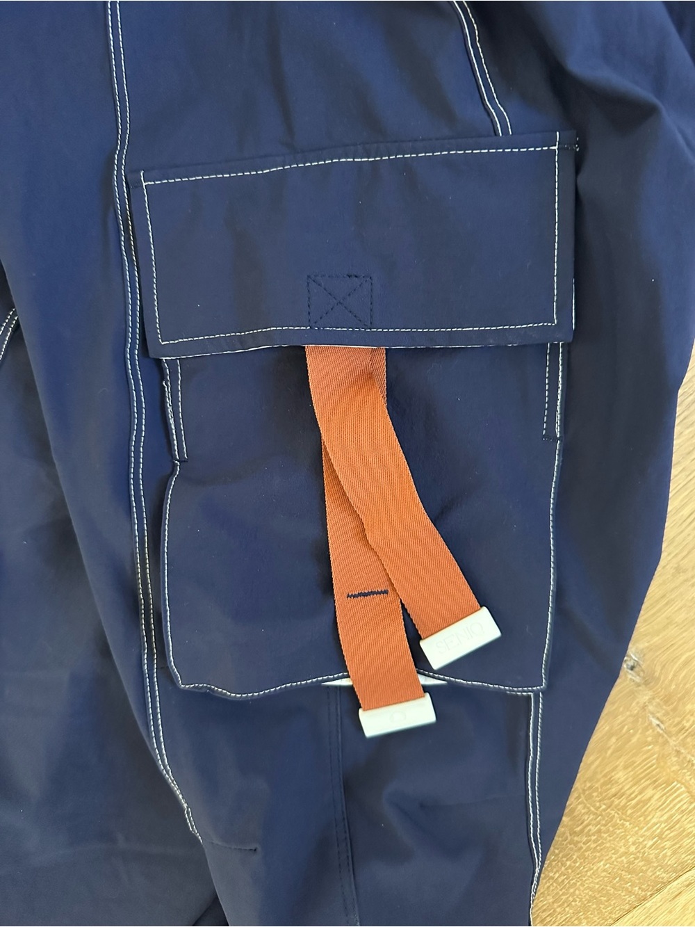 Like New Seniq Trailmix Hiking Pant size Medium - Picture 5 of 8